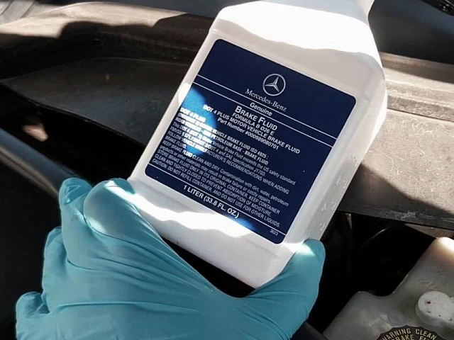 Замена тормозной жидкости Mercedes-Benz